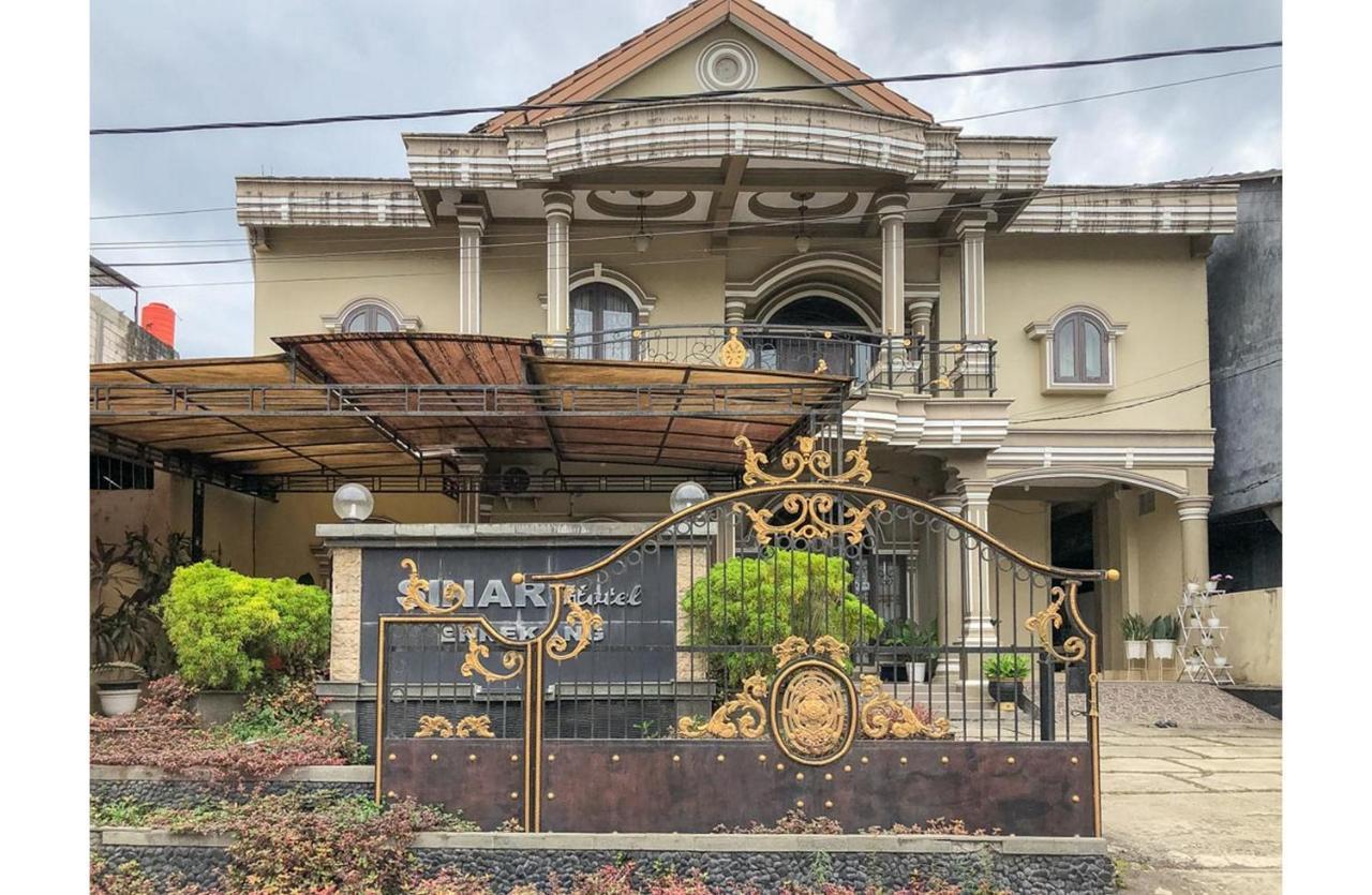 Sinar Hotel Enrekang Exterior foto