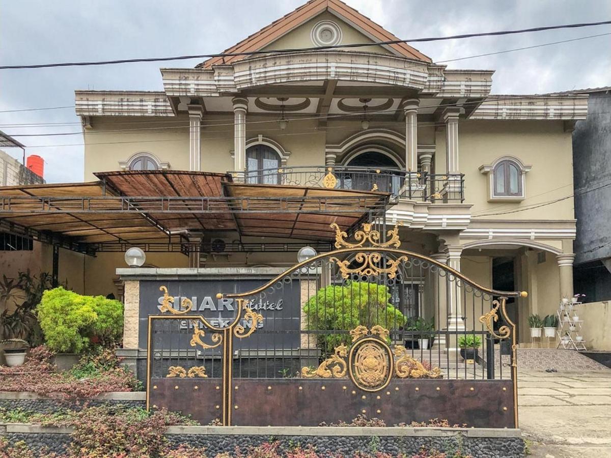 Sinar Hotel Enrekang Exterior foto